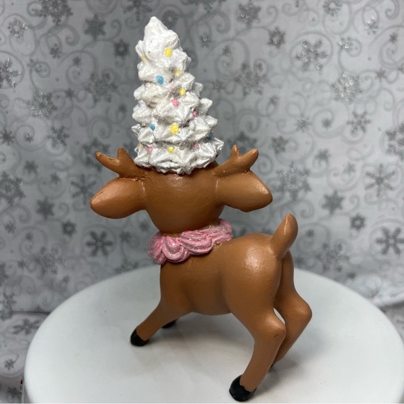 Kitschy Retro Vintage Inspired Sweet Treat Reindeer w/ White Frosting Hat - Picture 5 of 12
